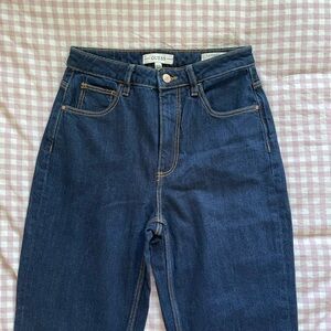 Guess “Tapered High Mom Jean” Size 27